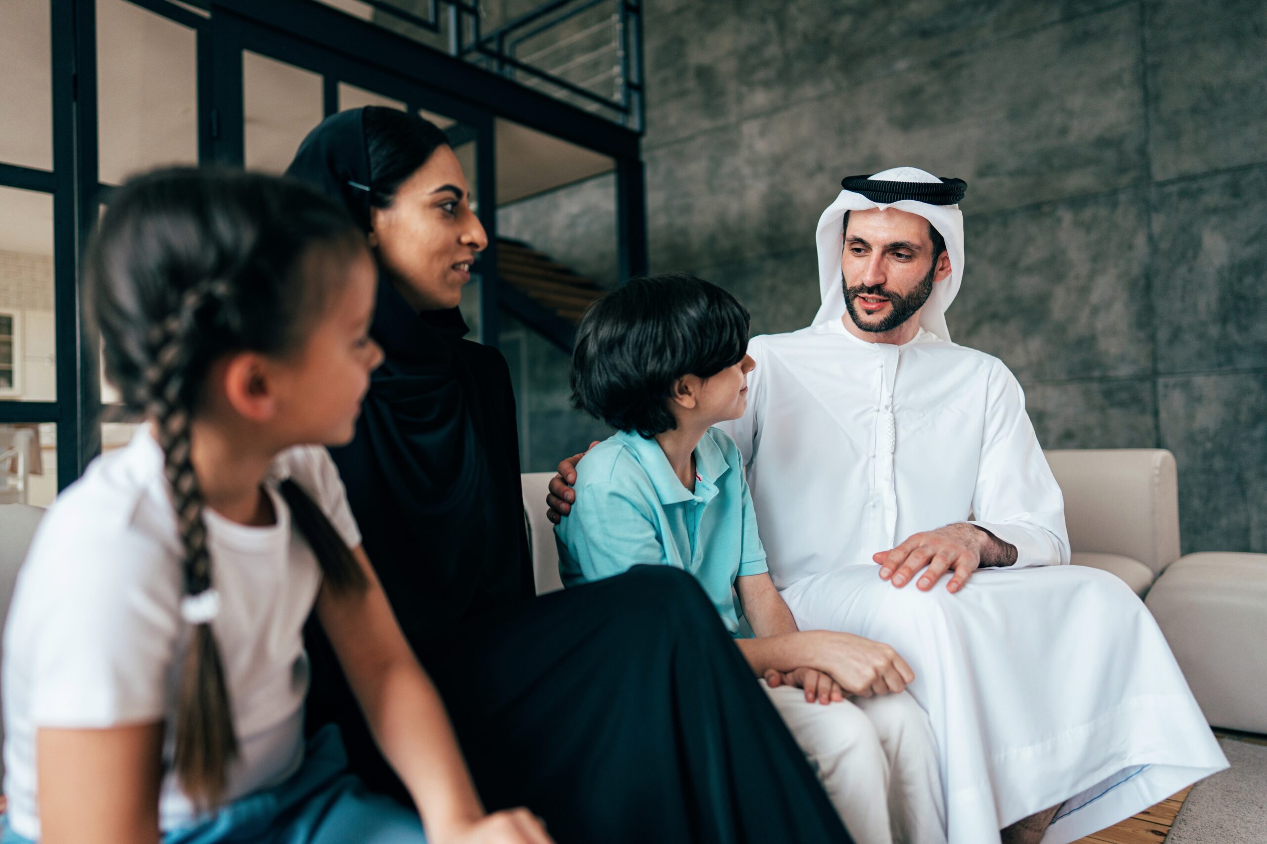 وزراء و مسؤولون: الأسرة المتماسكة مصدر القوة وصانعة الوعي